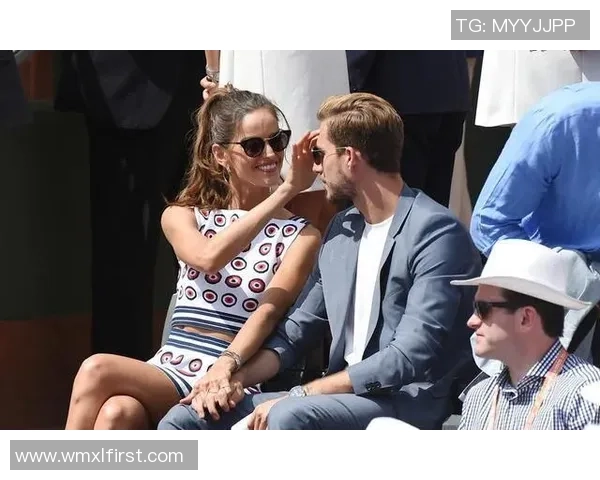 与足球球星合照的女性性格解析展现独特魅力与自信态度 与足球球星合照的女性性格解析展现独特魅力与自信态度